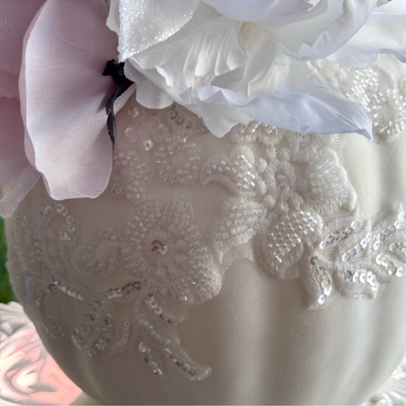 NEW! Gorgeous Gothic White Lace Pumpkin + Crown + White Crow - Picture 14 of 16